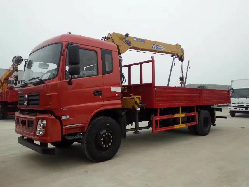 東風(fēng)專(zhuān)底8噸隨車(chē)吊