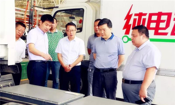 程力汽車工作人員圖片