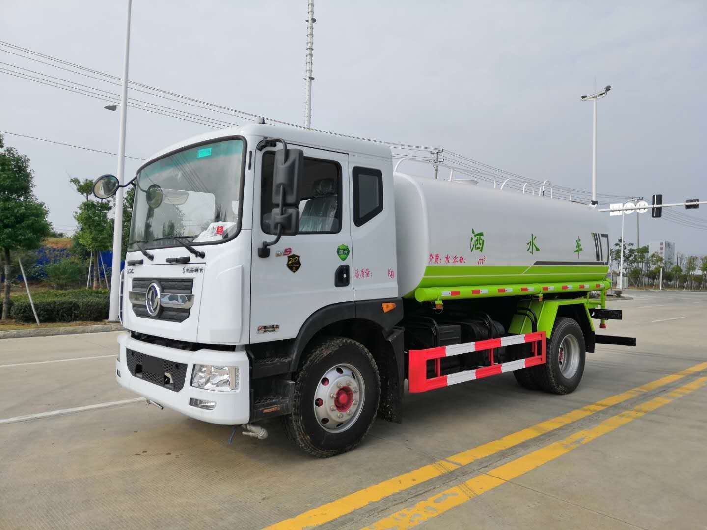 東風(fēng)灑水車(chē)
