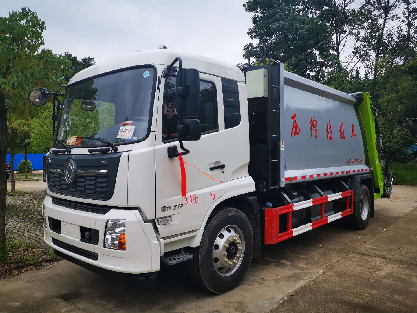 天錦壓縮垃圾車(chē)