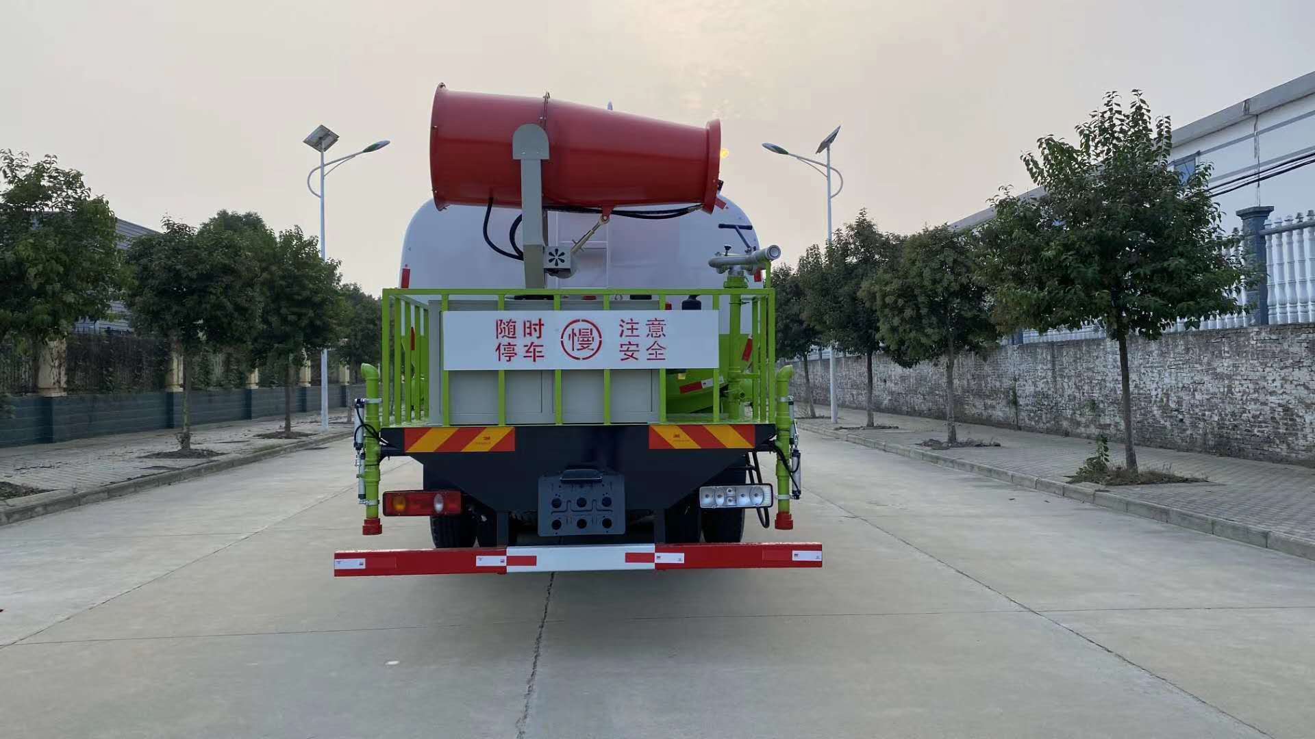 20方霧炮灑水車圖片